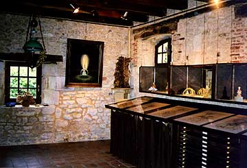 GALLERY INTERIOR